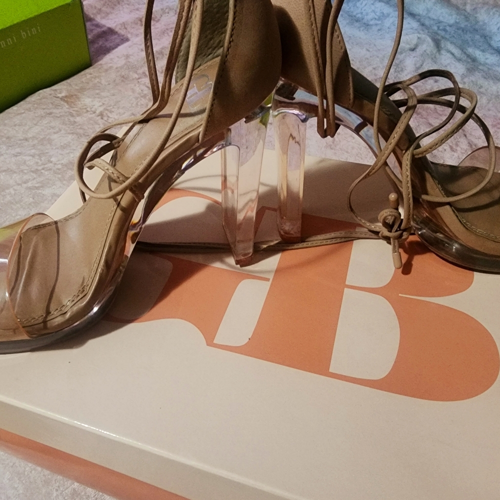 Elegant Tan Strappy Women's Sandals - Picture 2 of 4
